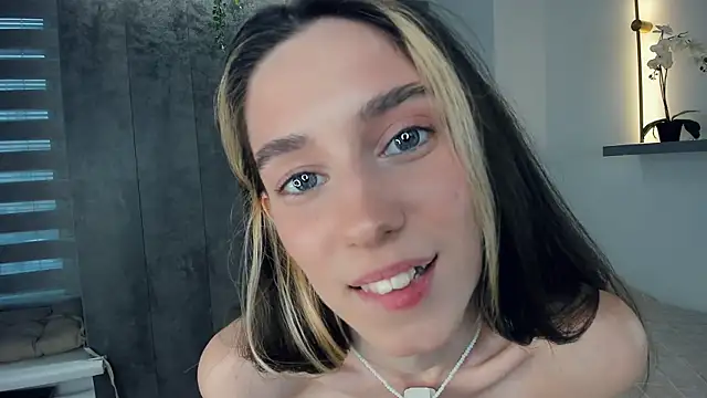 AntonettaTarring online show from 25, 6, 2026