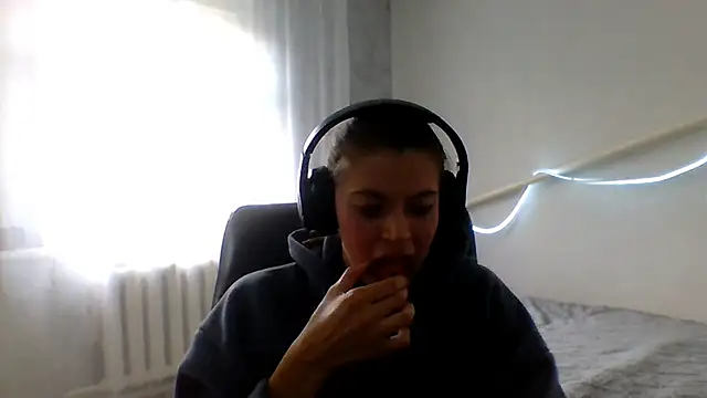 Snapshot of CutieAnny chatting on 12, 9, 2025 CutieAnny online show from 12, 9, 2025