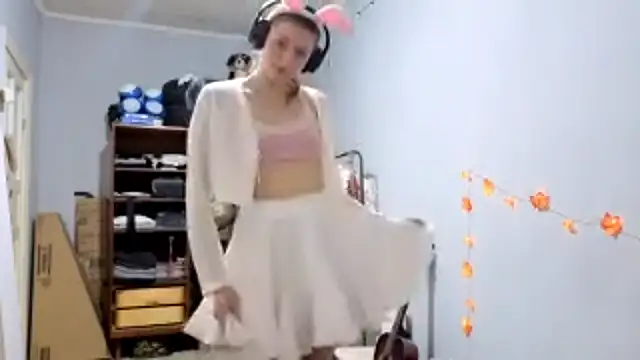 Snapshot of CutieAnny chatting on 13, 10, 2025 CutieAnny online show from 13, 10, 2025