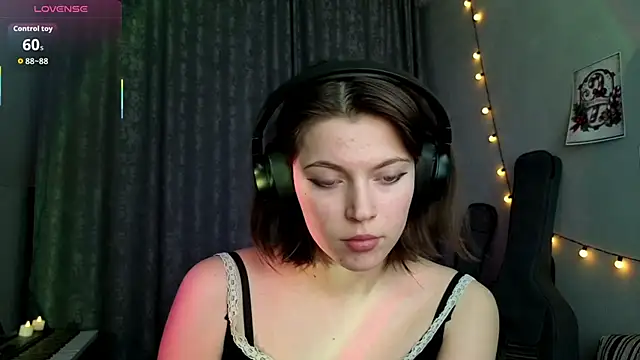 CutieAnny online show from 4, 2, 2026