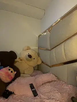 Snapshot of Sophia_Queen03 chatting on 4, 12, 2025 Sophia Queen03 online show from 4, 12, 2025