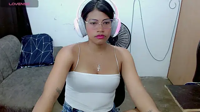 Snapshot of Dulce2415 chatting on 18, 3, 2026 Dulce2415 online show from 18, 3, 2026