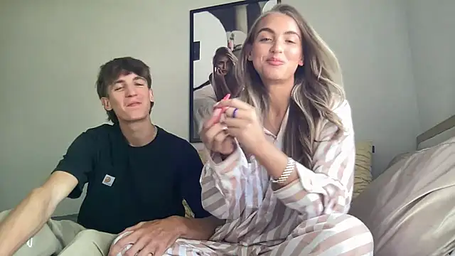 Snapshot of ShaniRea chatting on 19, 9, 2025 ShaniRea online show from 19, 9, 2025