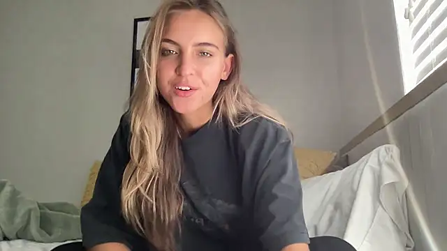 Snapshot of ShaniRea chatting on 25, 9, 2025 ShaniRea online show from 25, 9, 2025