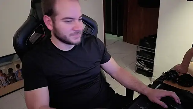 Snapshot of Paul00474 chatting on 24, 9, 2025 Paul00474 online show from 24, 9, 2025