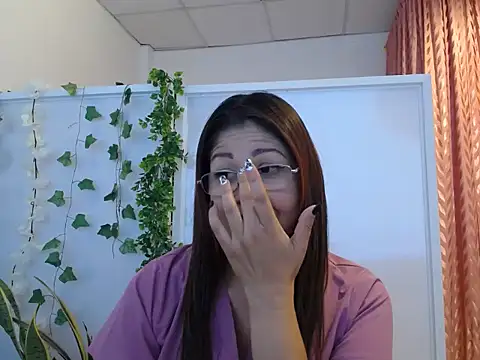 Manuela lara  online show from 8, 9, 2025