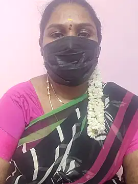 Snapshot of Tamil_Azhaghi25 chatting on 14, 9, 2025 Tamil Azhaghi25 online show from 14, 9, 2025