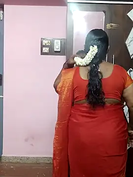 Snapshot of Tamil_Azhaghi25 chatting on 10, 10, 2025 Tamil Azhaghi25 online show from 10, 10, 2025