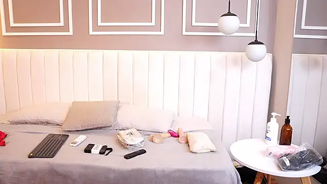 Tayler Kim online show from 30, 11, 2025