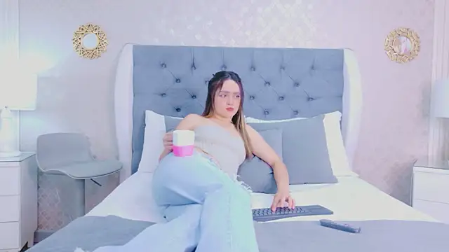 ZoeWilliis online show from 22, 6, 2026