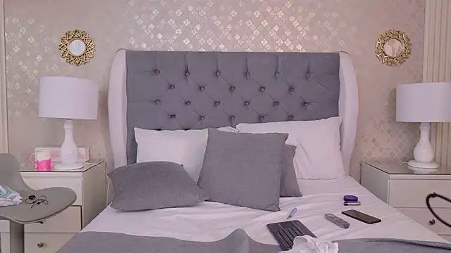 ZoeWilliis online show from 28, 7, 2026