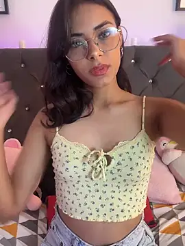 Snapshot of Im_Lyan chatting on 5, 10, 2025 Im Lyan online show from 5, 10, 2025