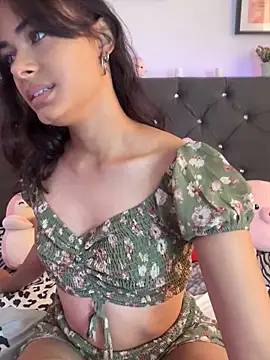 Snapshot of Im_Lyan chatting on 8, 10, 2025 Im Lyan online show from 8, 10, 2025