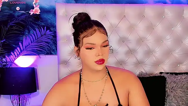 Valeria Swett  online show from 22, 6, 2026