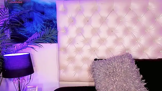 Valeria Swett  online show from 27, 6, 2026