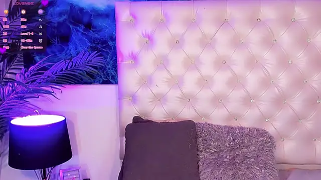 Valeria Swett  online show from 30, 6, 2026