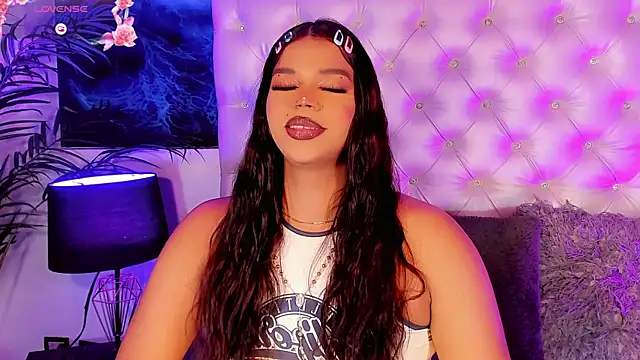 Valeria Swett  online show from 11, 7, 2026
