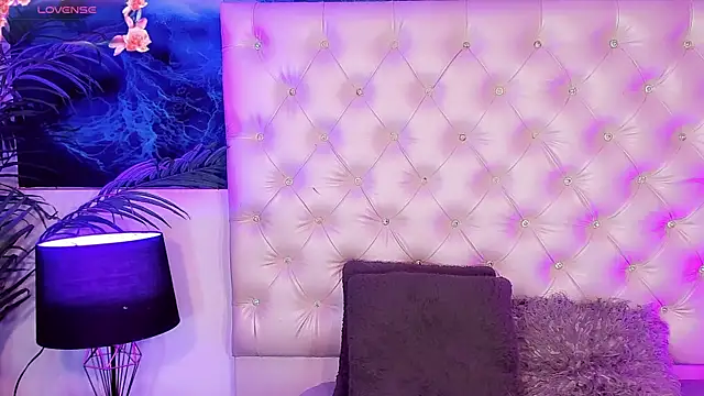 Valeria Swett  online show from 19, 7, 2026