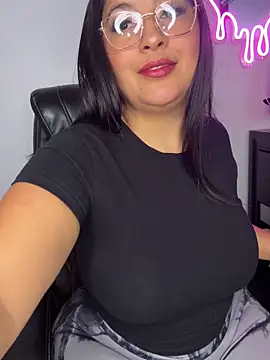 Snapshot of latina_curvy22 chatting on 16, 9, 2025 latina curvy22 online show from 16, 9, 2025