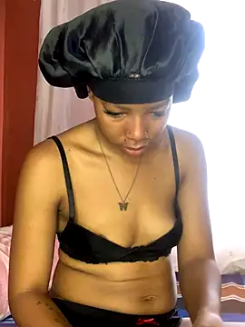 Snapshot of Pretty_Beauty chatting on 12, 10, 2025 Pretty Beauty online show from 12, 10, 2025