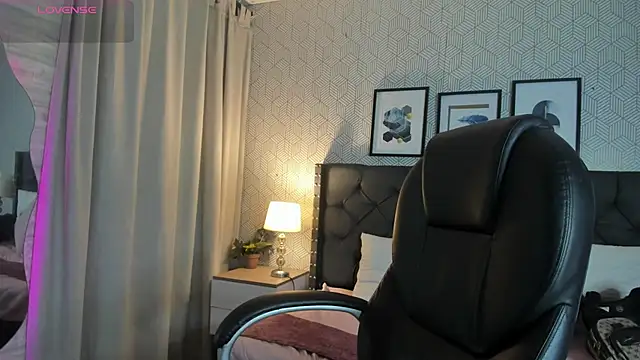 Snapshot of sophie__blare chatting on 2, 7, 2026 sophie blare online show from 2, 7, 2026