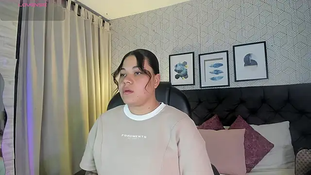 Snapshot of sophie__blare chatting on 7, 7, 2026 sophie blare online show from 7, 7, 2026