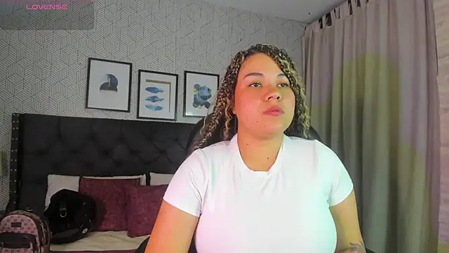 Snapshot of sophie__blare chatting on 17, 7, 2026 sophie blare online show from 17, 7, 2026