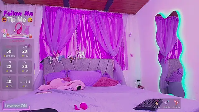 Snapshot of MeganRouss74 chatting on 12, 10, 2025 MeganRouss74 online show from 12, 10, 2025