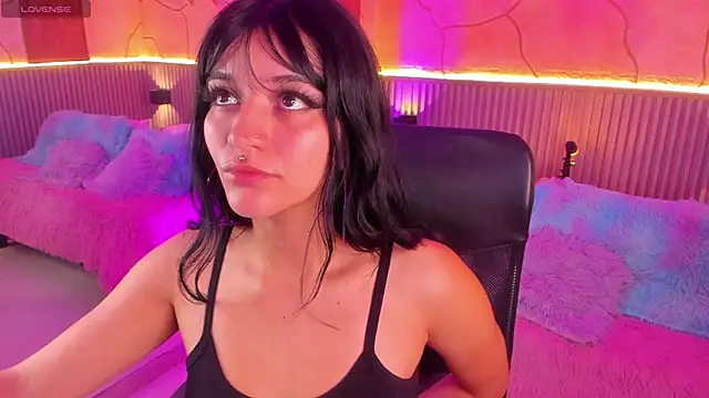 Snapshot of LindaWz_ chatting on 12, 10, 2025 LindaWz online show from 12, 10, 2025