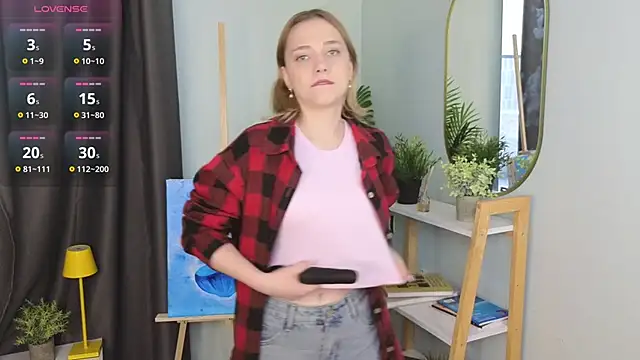 HollieCollelo online show from 10, 10, 2025