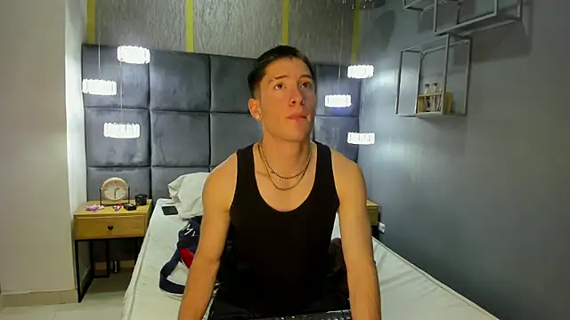 Snapshot of HunterHeat_ chatting on 17, 9, 2025 HunterHeat online show from 17, 9, 2025