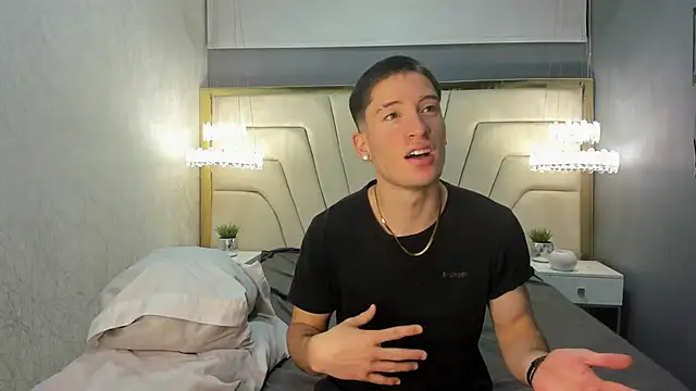 Snapshot of HunterHeat_ chatting on 23, 9, 2025 HunterHeat online show from 23, 9, 2025