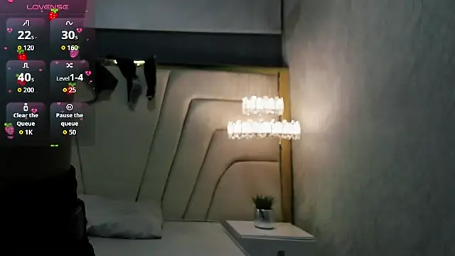 Snapshot of HunterHeat_ chatting on 2, 10, 2025 HunterHeat online show from 2, 10, 2025