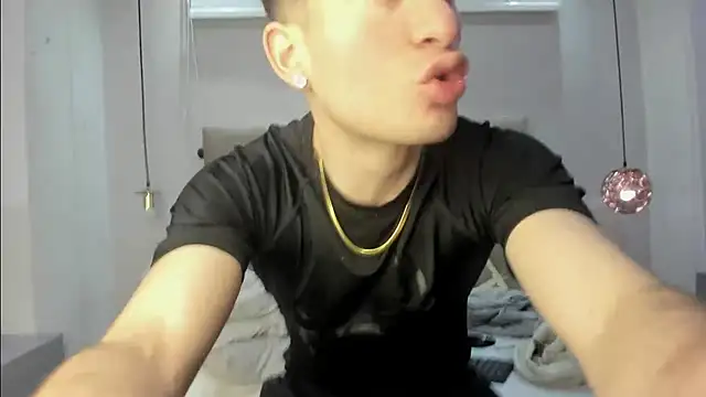 Snapshot of HunterHeat_ chatting on 15, 10, 2025 HunterHeat online show from 15, 10, 2025