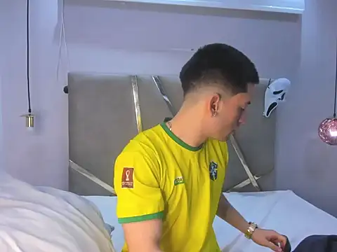 Snapshot of HunterHeat_ chatting on 18, 10, 2025 HunterHeat online show from 18, 10, 2025