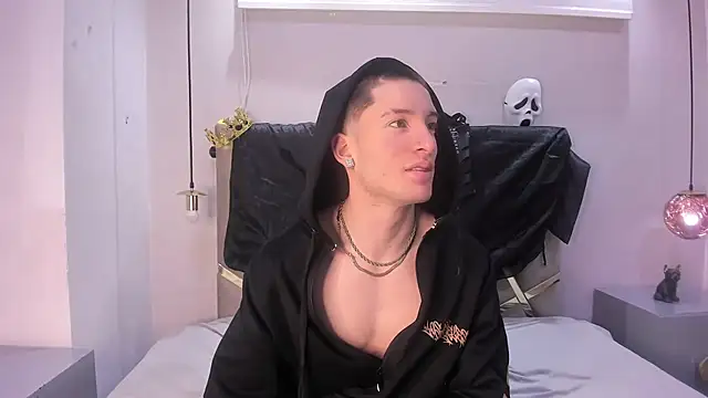 Snapshot of HunterHeat_ chatting on 30, 10, 2025 HunterHeat online show from 30, 10, 2025