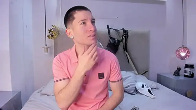 Snapshot of HunterHeat_ chatting on 1, 11, 2025 HunterHeat online show from 1, 11, 2025