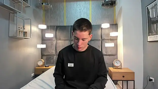 Snapshot of HunterHeat_ chatting on 12, 11, 2025 HunterHeat online show from 12, 11, 2025