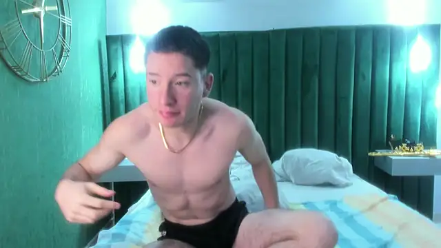 Snapshot of HunterHeat_ chatting on 18, 11, 2025 HunterHeat online show from 18, 11, 2025