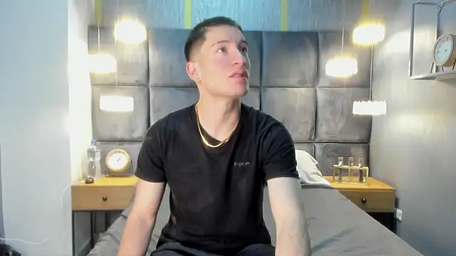 Snapshot of HunterHeat_ chatting on 22, 11, 2025 HunterHeat online show from 22, 11, 2025