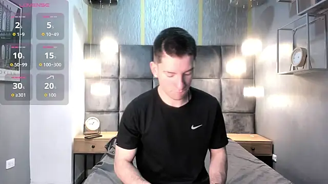 Snapshot of HunterHeat_ chatting on 3, 12, 2025 HunterHeat online show from 3, 12, 2025