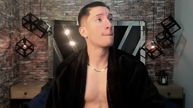 Snapshot of HunterHeat_ chatting on 4, 12, 2025 HunterHeat online show from 4, 12, 2025