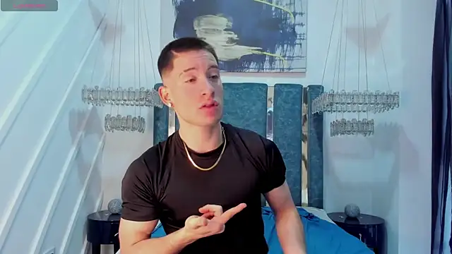 Snapshot of HunterHeat_ chatting on 5, 12, 2025 HunterHeat online show from 5, 12, 2025