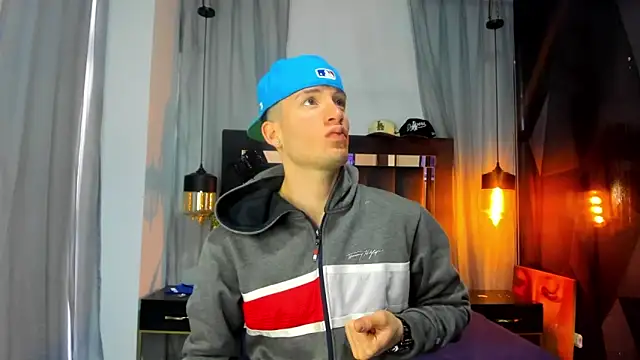 Snapshot of HunterHeat_ chatting on 21, 12, 2025 HunterHeat online show from 21, 12, 2025