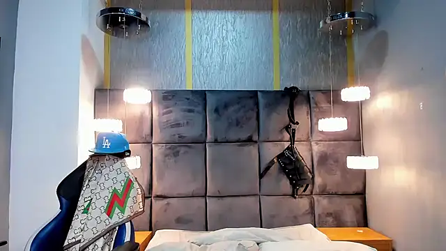 Snapshot of HunterHeat_ chatting on 13, 3, 2026 HunterHeat online show from 13, 3, 2026