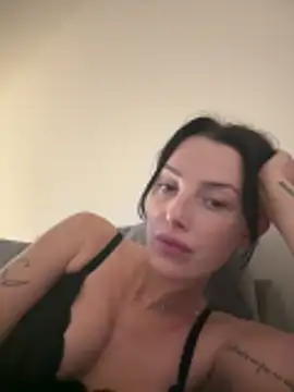 Snapshot of Remirosee chatting on 15, 12, 2025 Remirosee online show from 15, 12, 2025