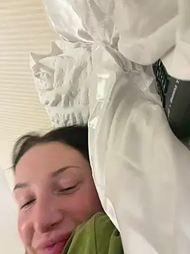 Snapshot of Remirosee chatting on 4, 2, 2026 Remirosee online show from 4, 2, 2026