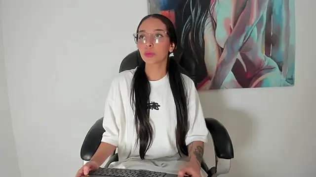 Roseaurora online show from 4, 12, 2025