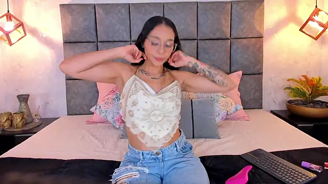 Snapshot of Roseaurora chatting on 9, 6, 2026 Roseaurora online show from 9, 6, 2026