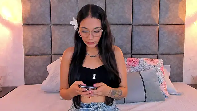 Roseaurora online show from 6, 7, 2026